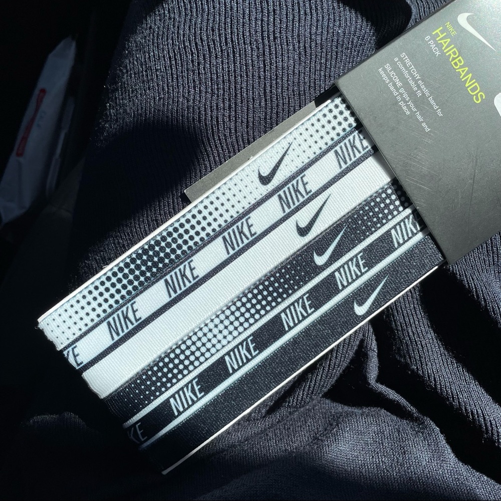 ❗️SOLD❗️NIKE Women's Hairbands 6 Pack Printed Logo Sports Headband - Black/White - Picture 2 of 5